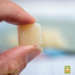 Carecube: cubetto per creare lozione per umidire le salviette e riutilizzarle.